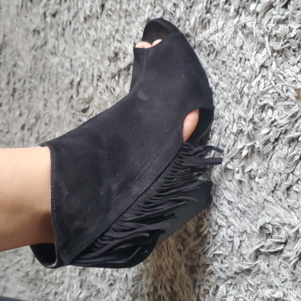 Qupid tassle side open toe heels